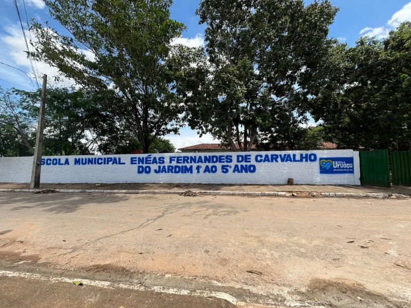 Fachada da escola municipal Eneas Fernandes de Carvalho