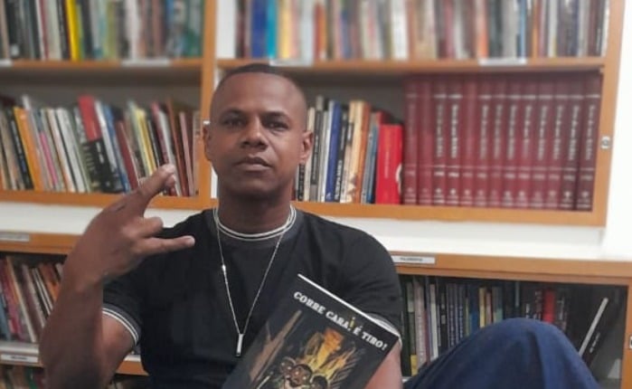Foto divulgação: O rapper e escritor Cezar Snyper está lançando o livro de contos “Corre Cara (i), É tiro”, no sábado, dia 8